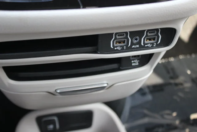 Used 2024 White Chrysler Select Road Tripper image 10