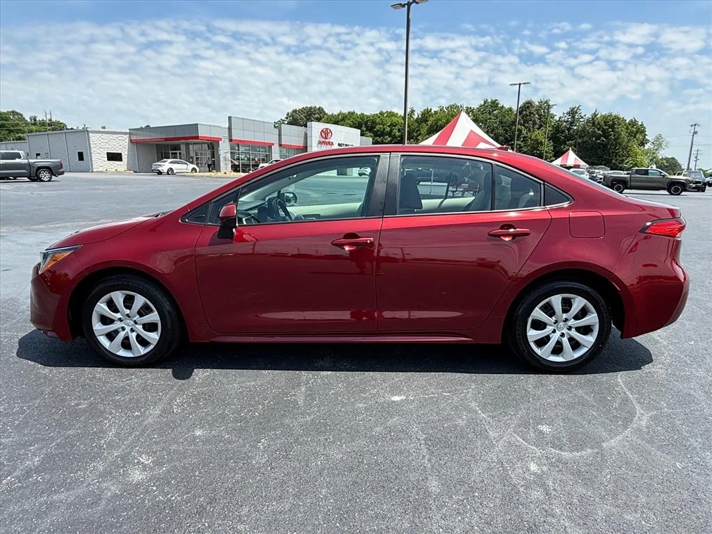 2025 Toyota Corolla LE CVT's photo