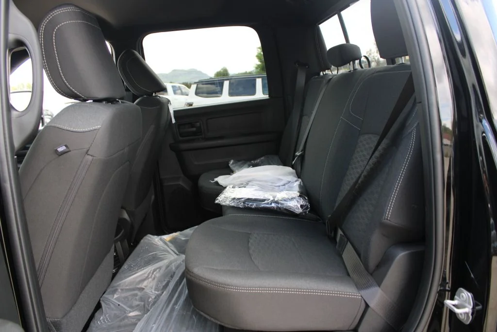 New 2026 Diamond Black Crystal Pearl-Coat Exterior Paint Ram Tradesman image 15