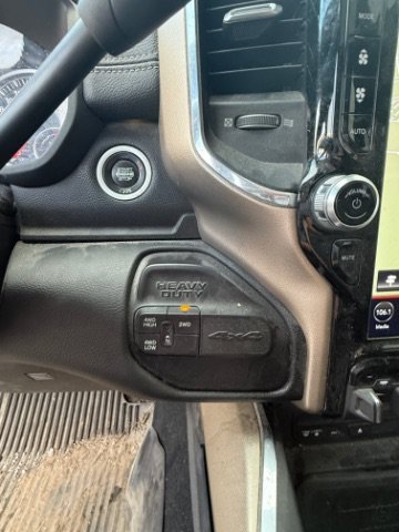 Used 2019 Diamond Black Crystal Pearlcoat Ram Laramie image 18