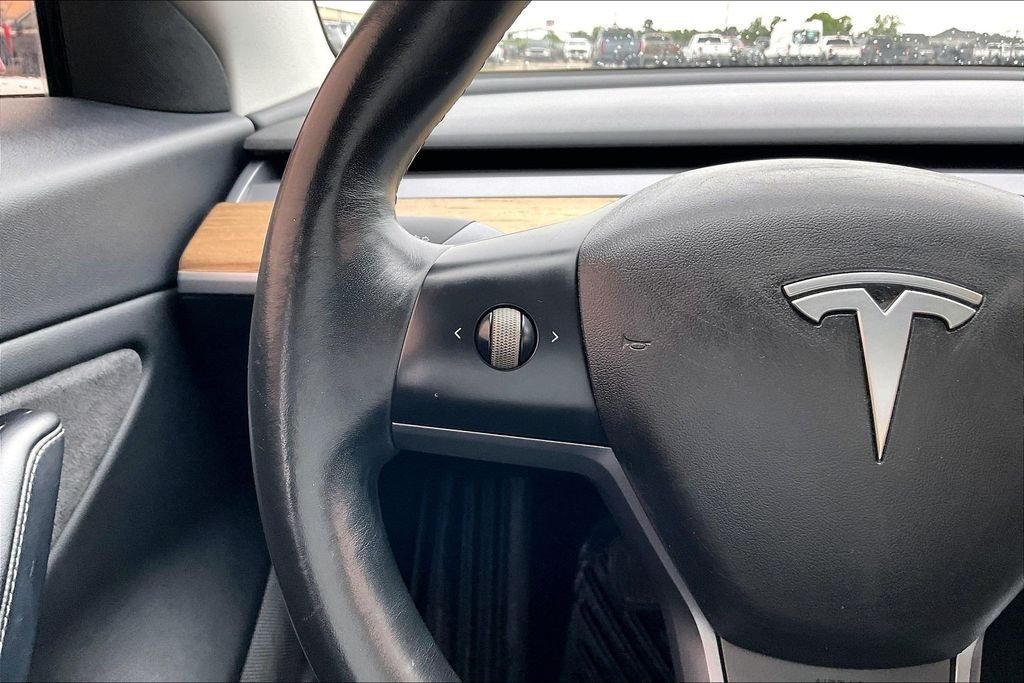 Used 2018  Tesla Long Range image 10