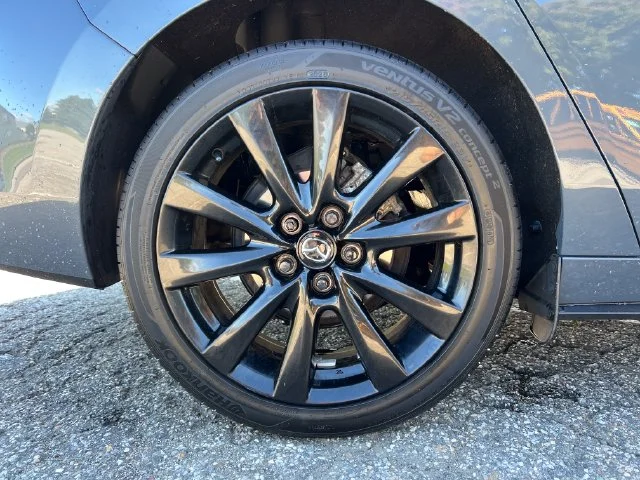 Used 2022 Polymetal Gray Metallic Mazda Carbon Edition image 14