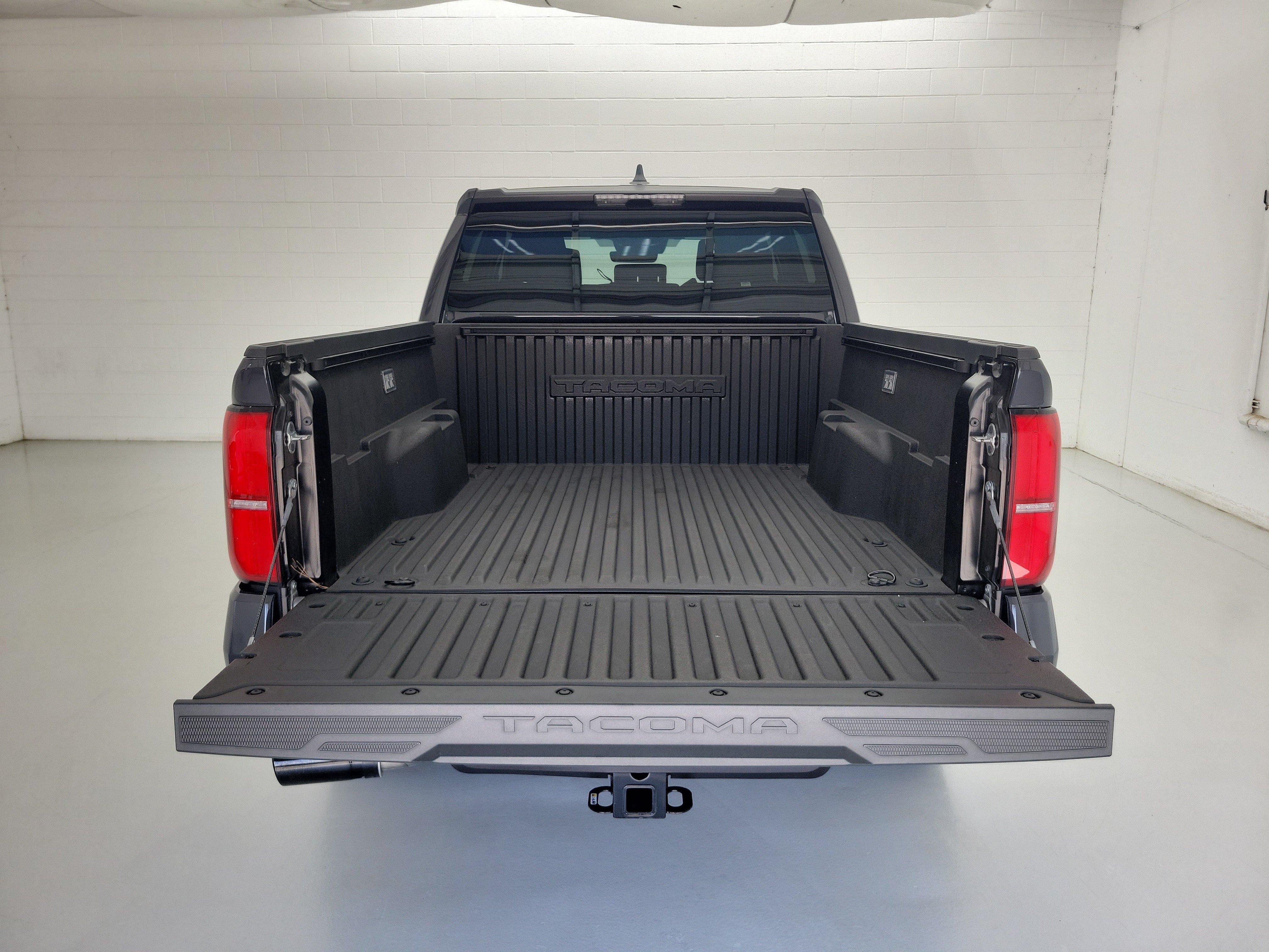 Used 2025 Underground Toyota SR5 image 9
