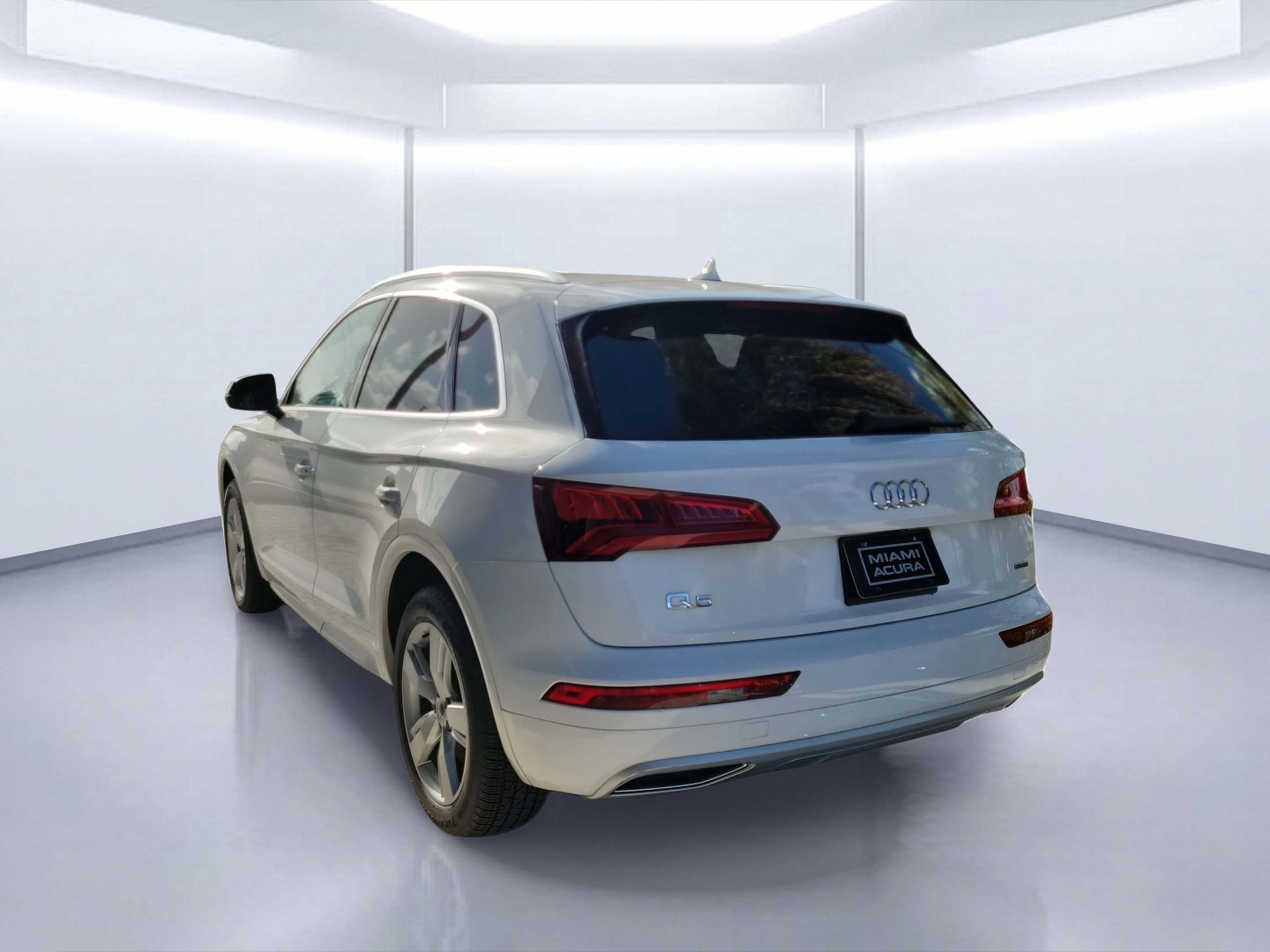 Used 2019  Audi Premium image 3