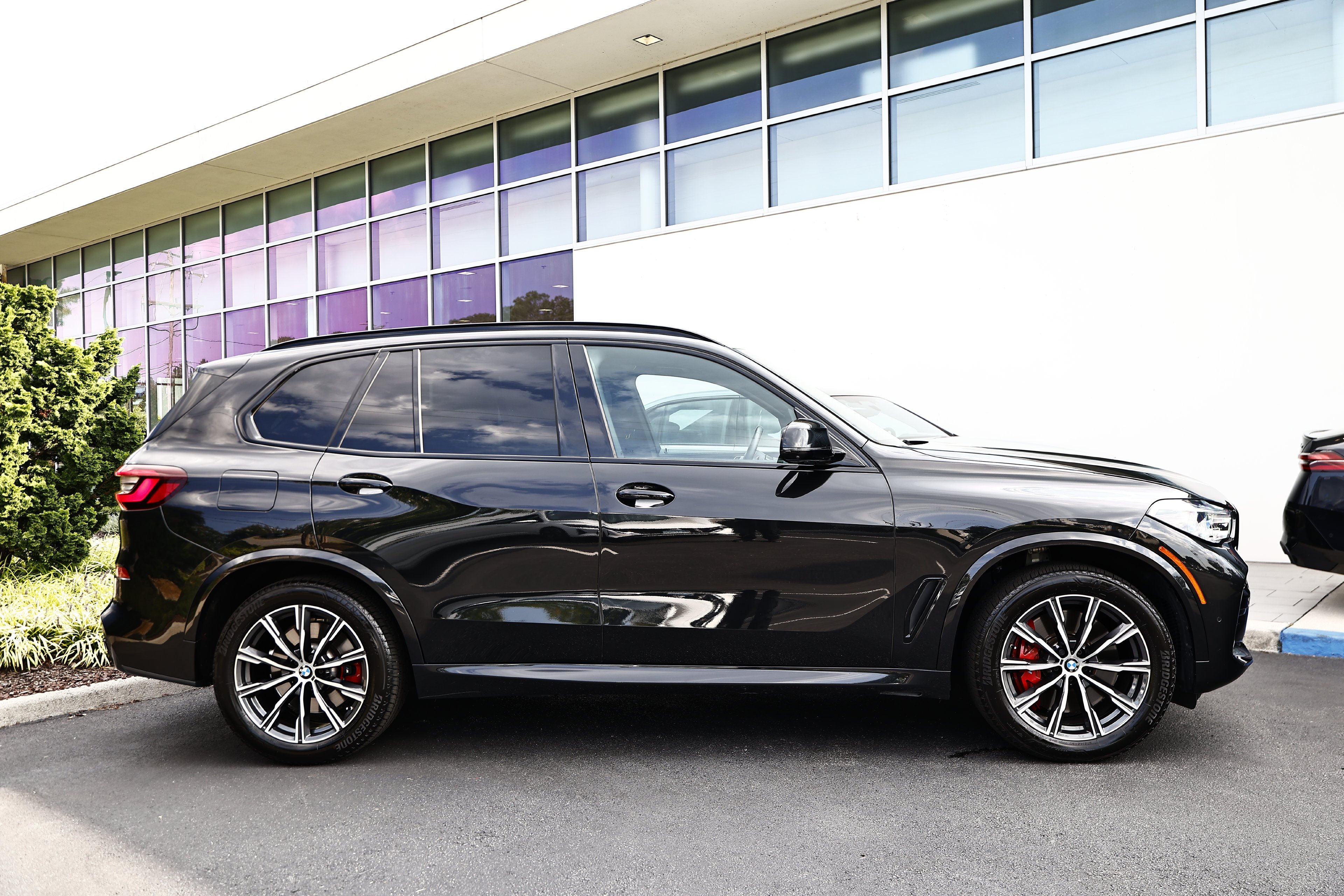 Used 2023 Black Sapphire Metallic BMW M50i image 8