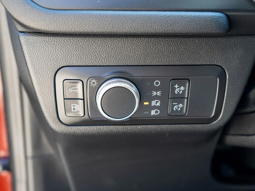 Used 2021 Brown Ford SE image 18