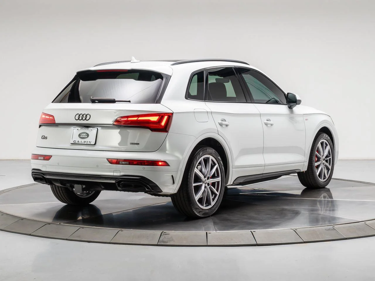 Used 2024 Glacier White Metallic Audi Premium Plus 55 TFSI e S line quattro S tronic image 5