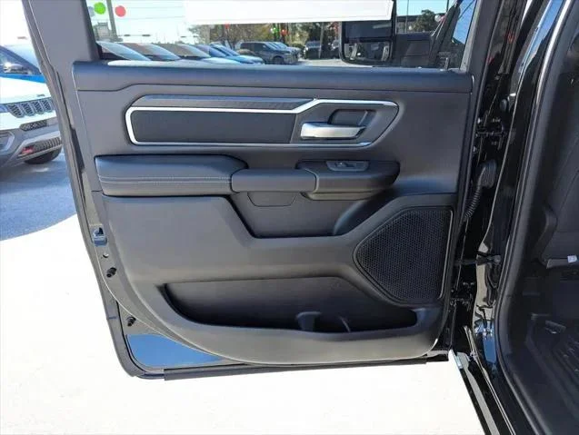 New 2026 Diamond Black Crystal Pearl-Coat Exterior Paint RAM BIG HORN image 27