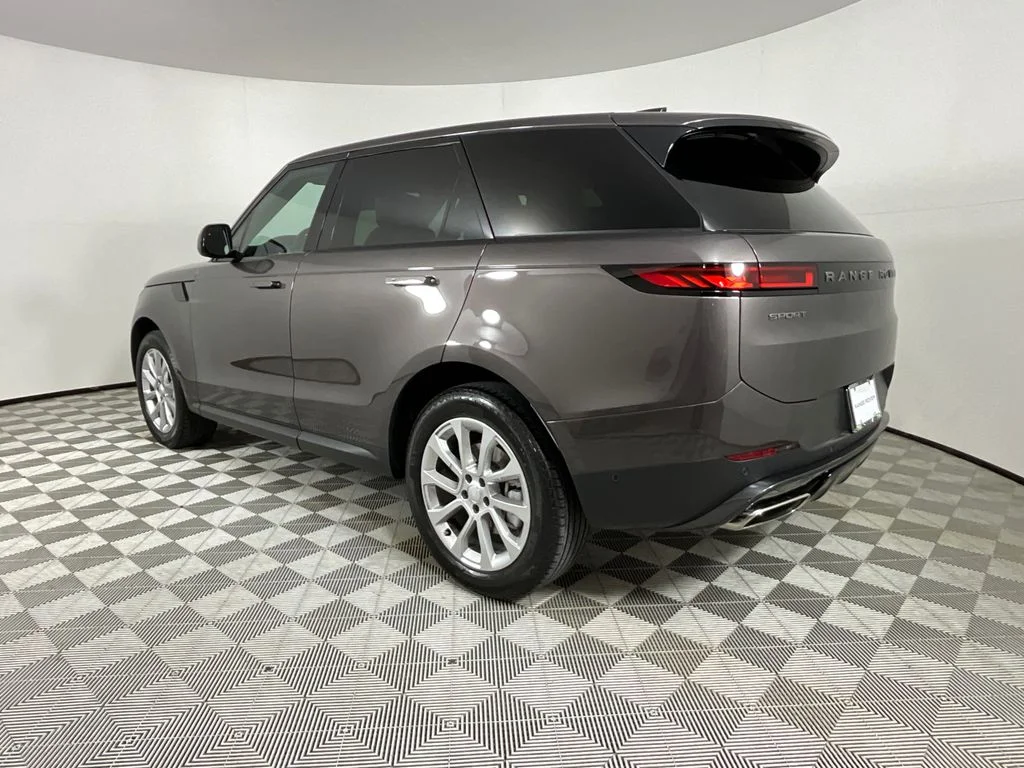Used 2024 Brown Land Rover SE image 3