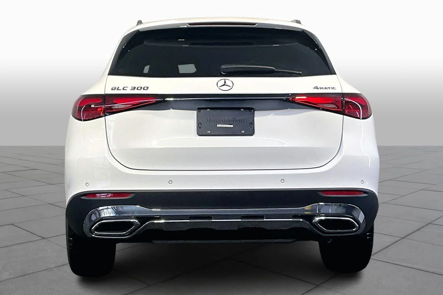 New 2026 MANUFAKTUR Moonlight White Metallic Mercedes-Benz GLC 300 image 4