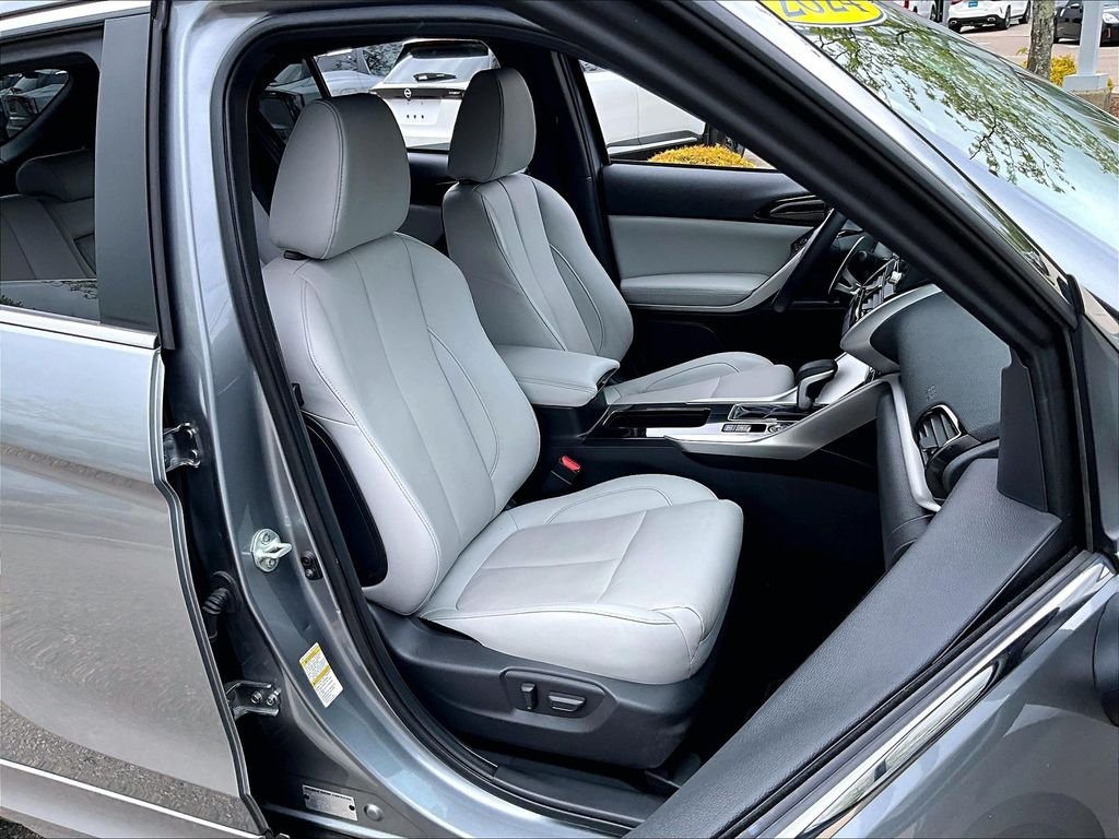 Used 2024 Gray Mitsubishi SE image 11