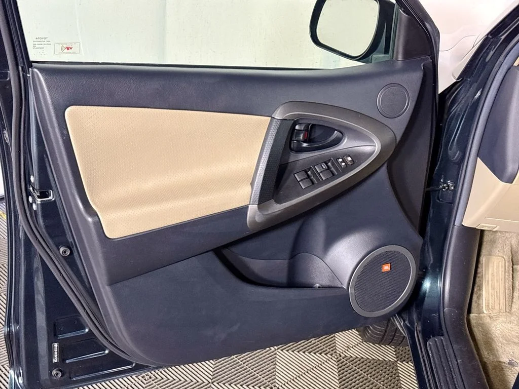 Used 2011 Green Toyota Limited image 10