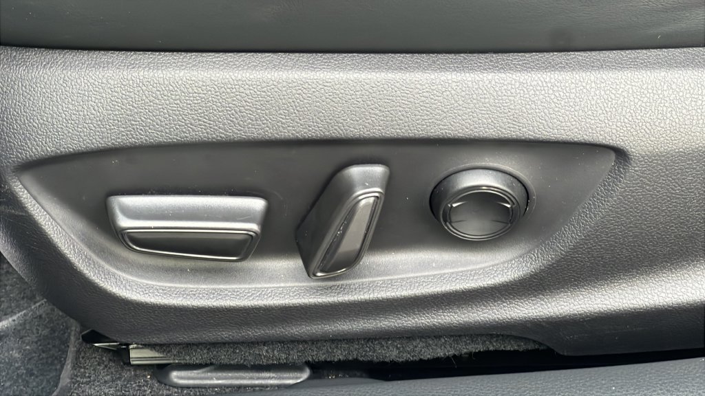 2026 Toyota Prius XLE - Photo 15