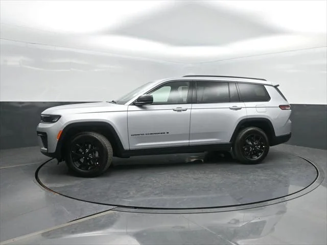 New 2026 Silver Zynith Exterior Paint Jeep Laredo image 39