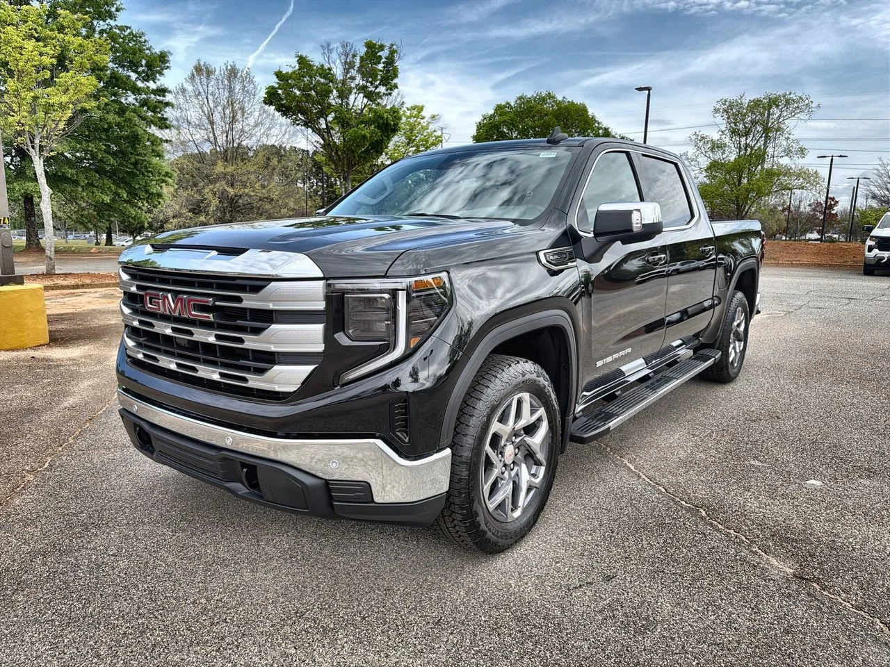 New 2026 Onyx Black GMC SLE image 4