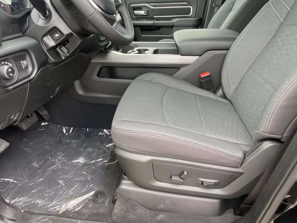 New 2026 Diamond Black Crystal Pearl-Coat Exterior Paint RAM Big Horn image 13