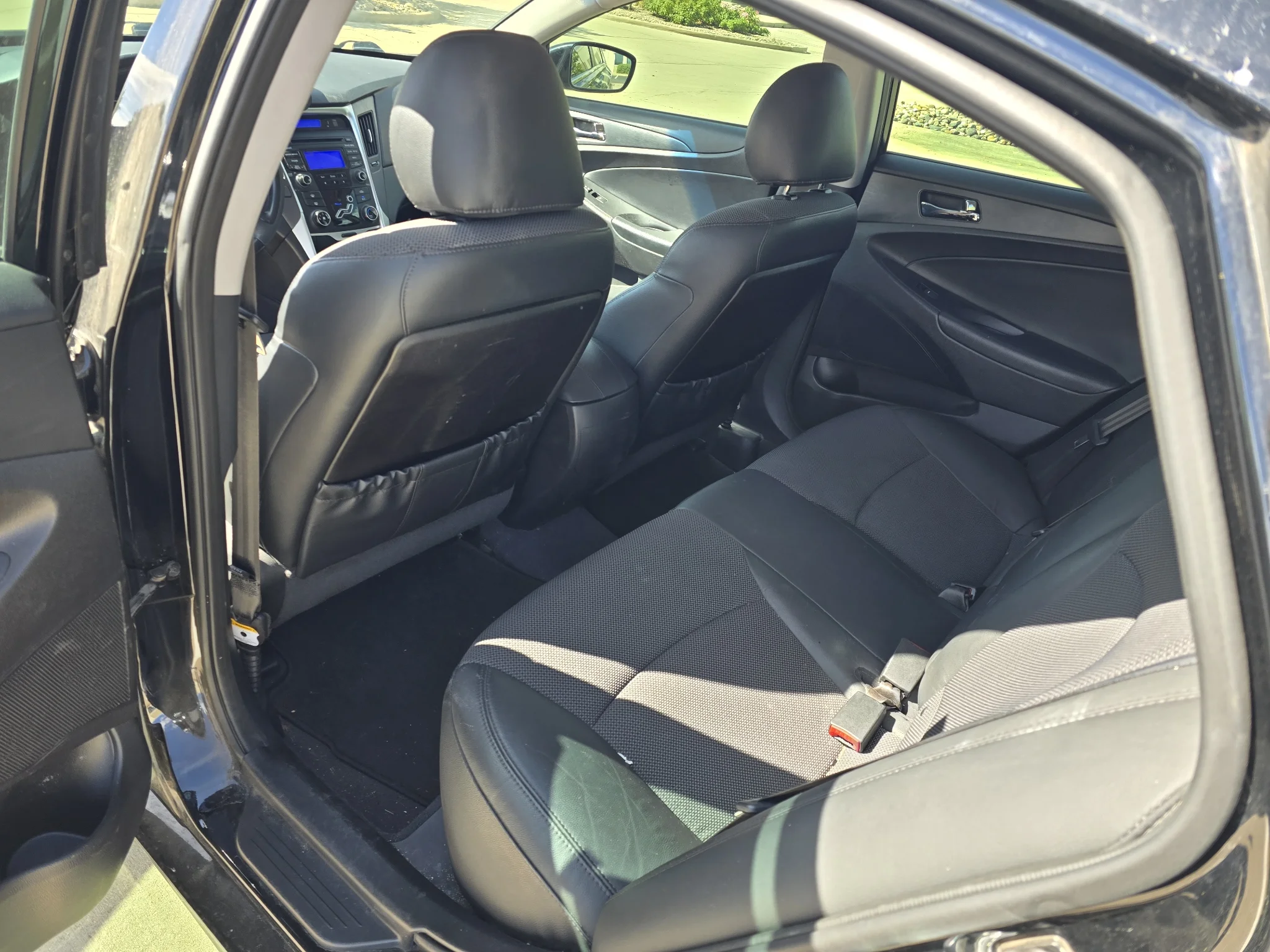 Used 2013 Midnight Black Mica Hyundai SE image 15