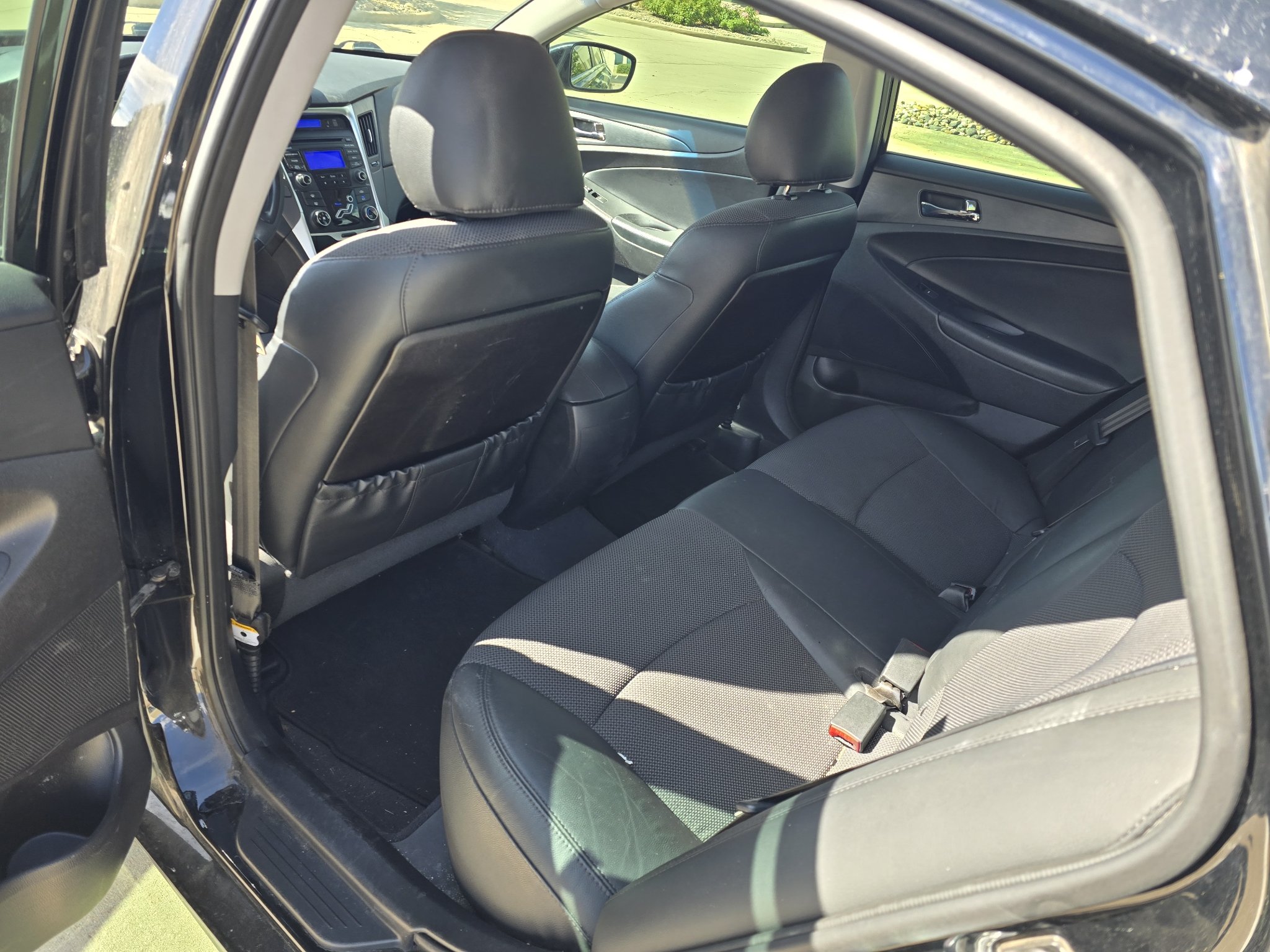 Used 2013 Midnight Black Mica Hyundai SE image 14