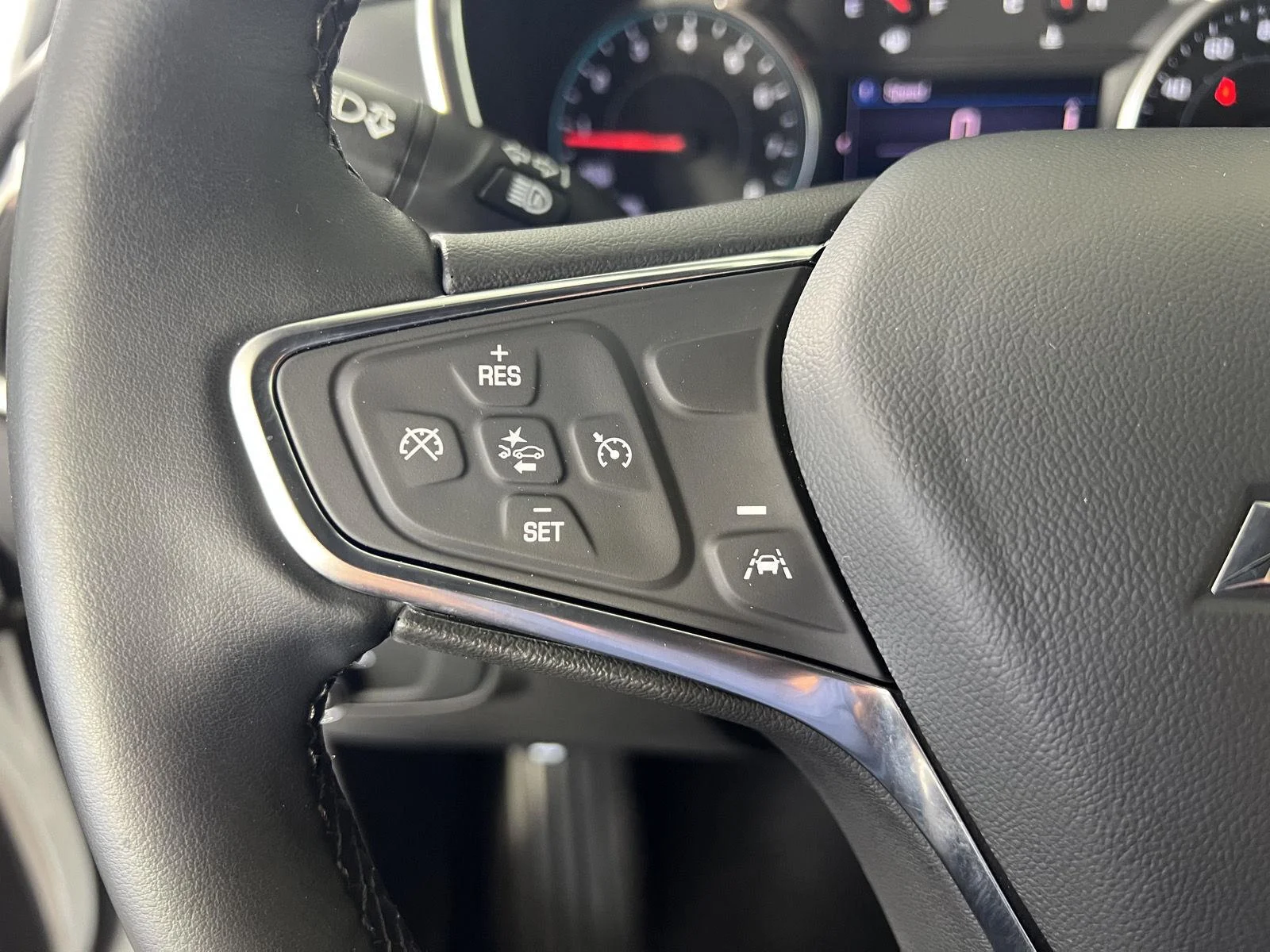 Used 2024 Iridescent Pearl Tricoat Chevrolet LT image 8
