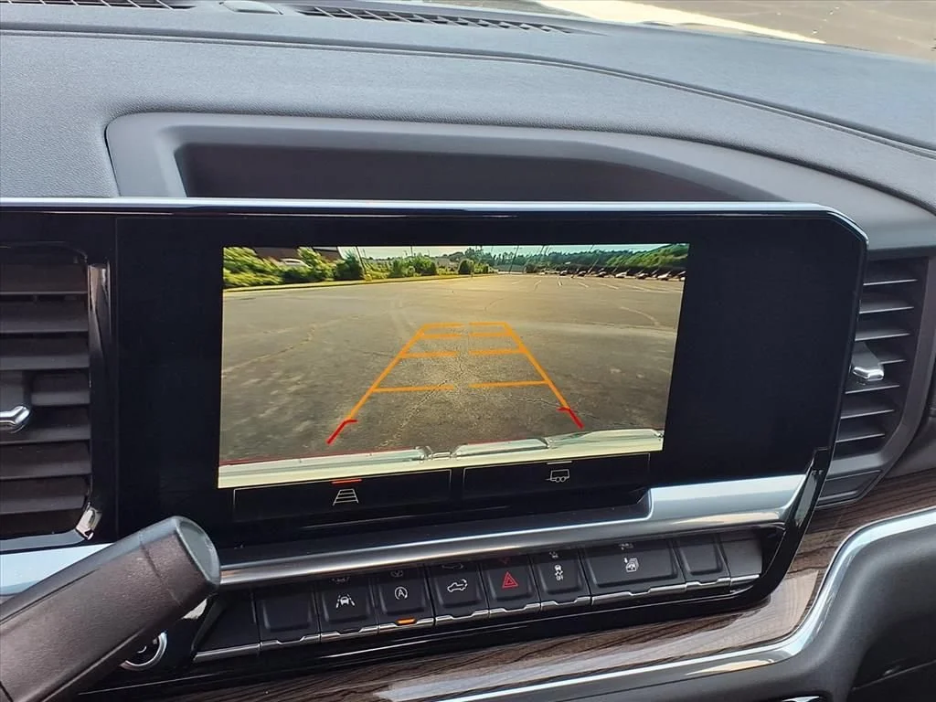 Used 2024 Summit White GMC Elevation image 9
