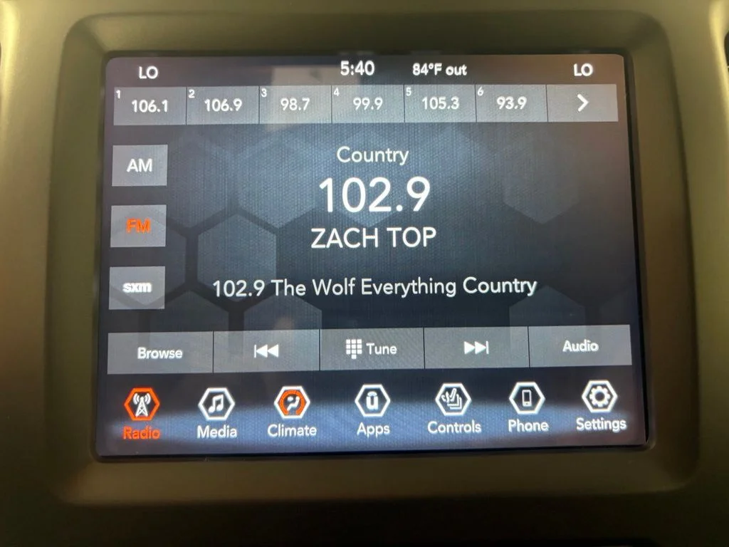 Used 2022 Black Jeep Latitude Lux image 3