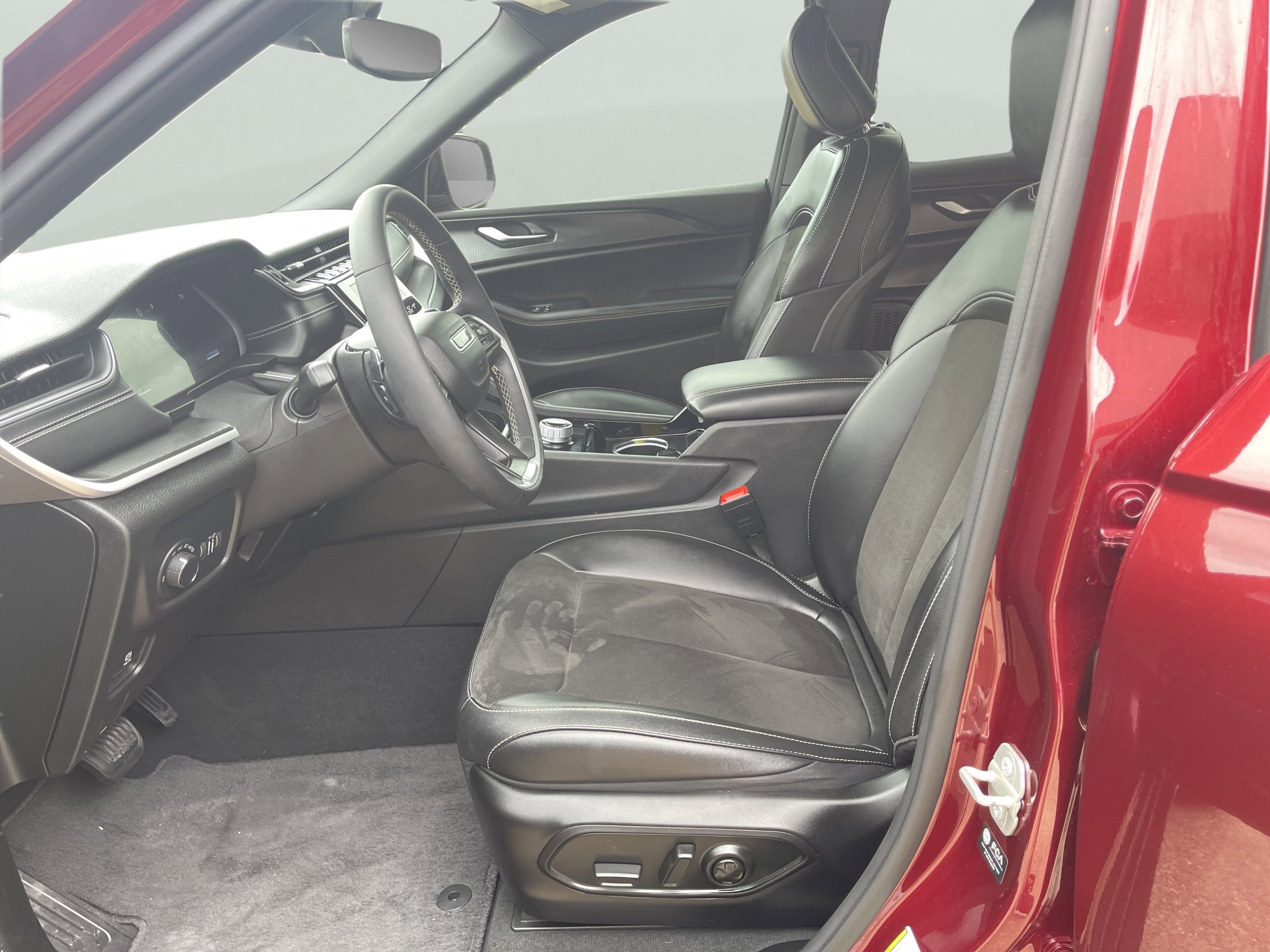 Used 2023 Velvet Red Pearlcoat Jeep Altitude image 11
