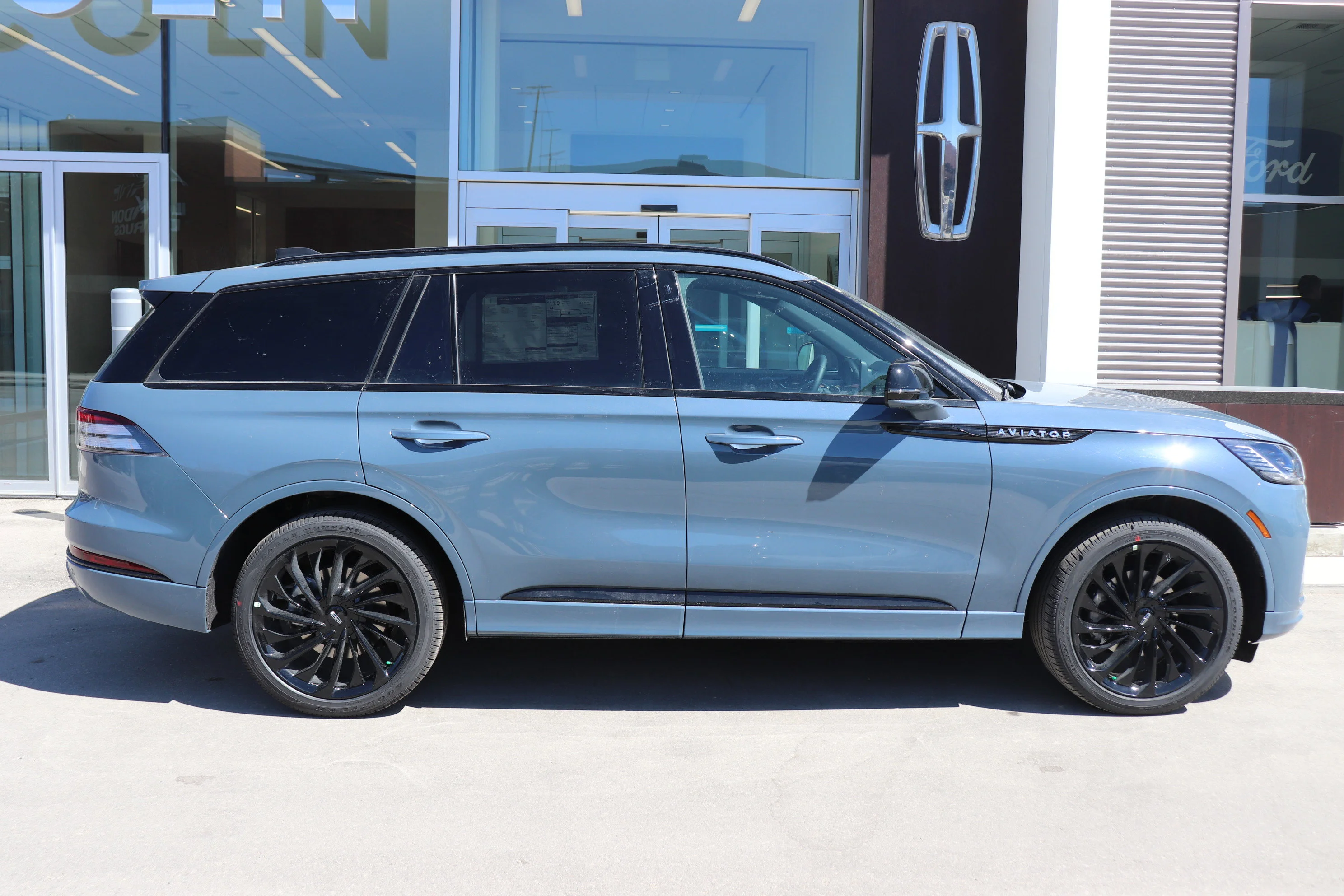 New 2026 WHISPER BLUE MET CC Lincoln Reserve image 3