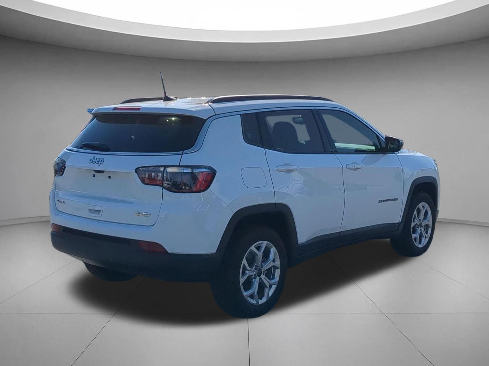 Used 2026 Bright White Clearcoat Jeep Latitude image 5