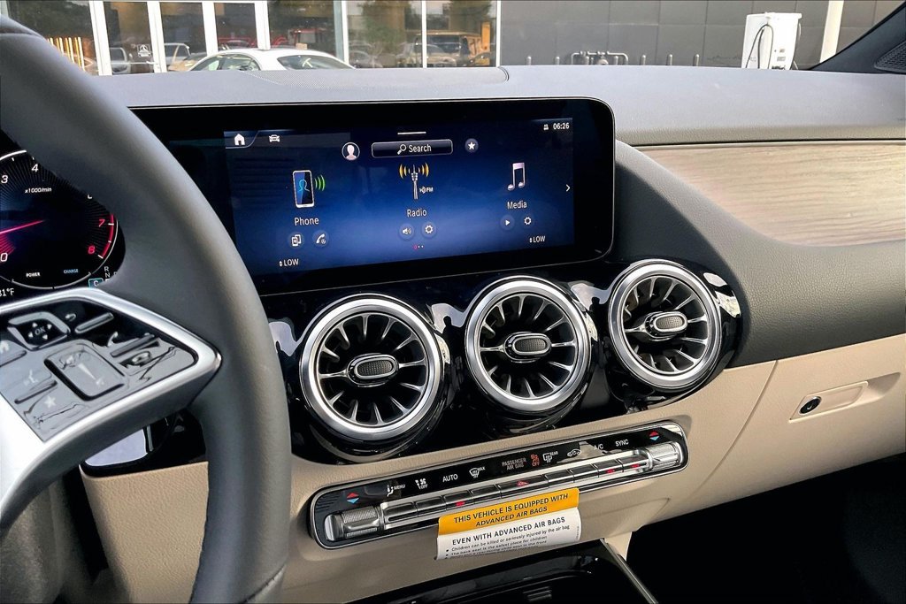 New 2026 White Mercedes-Benz GLA 250 image 7