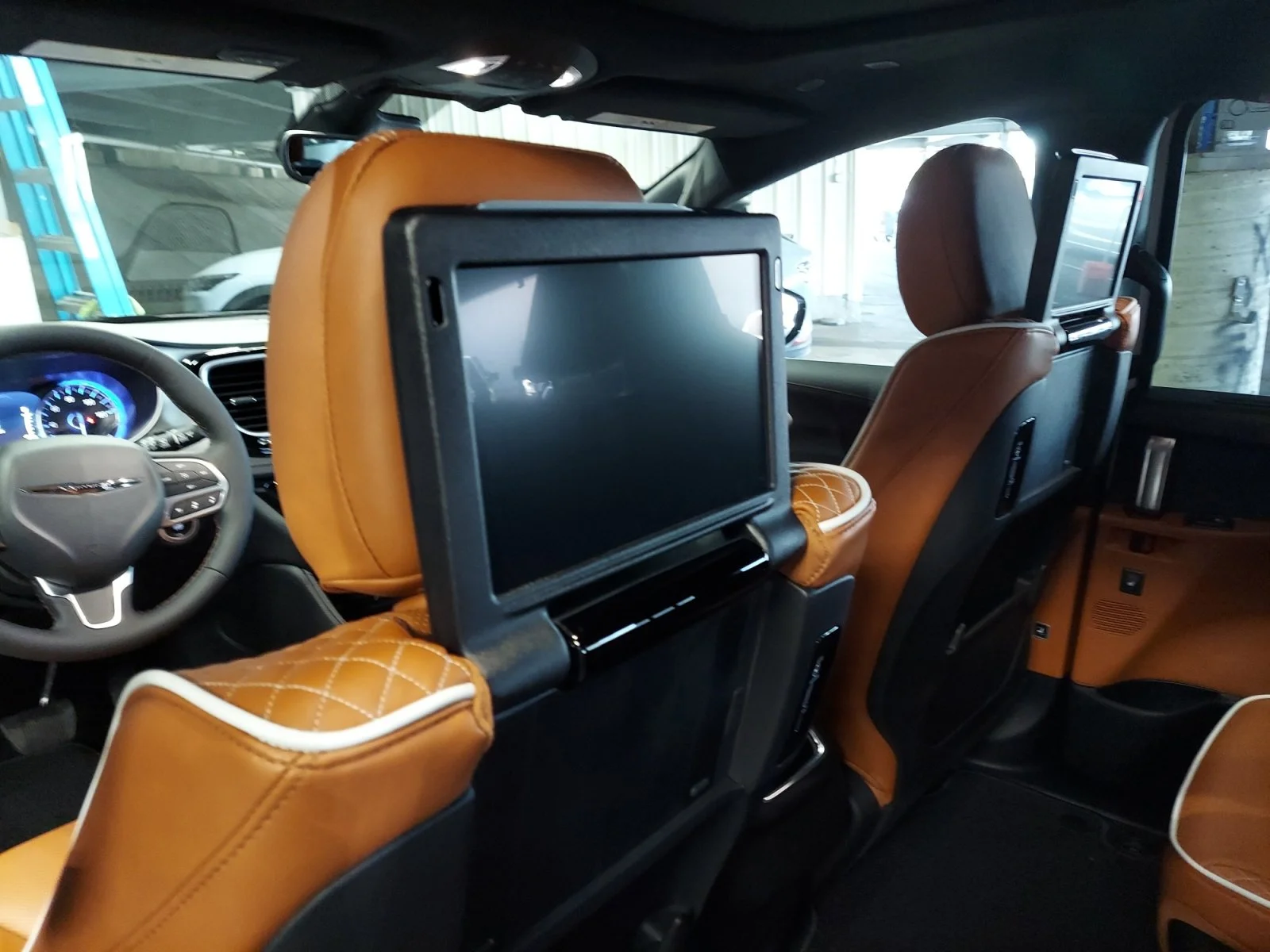 New 2026 Bright White Clearcoat Chrysler Pinnacle image 34