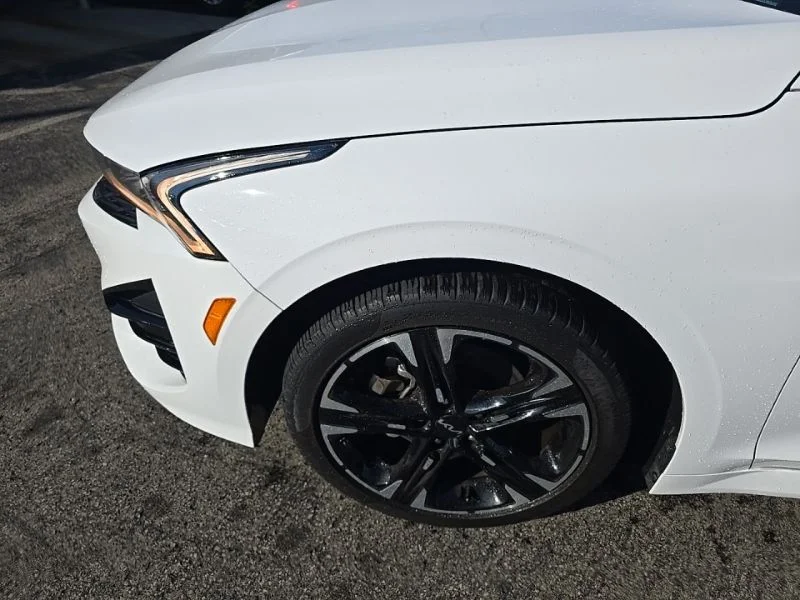 Used 2024 White Kia GT-Line image 10