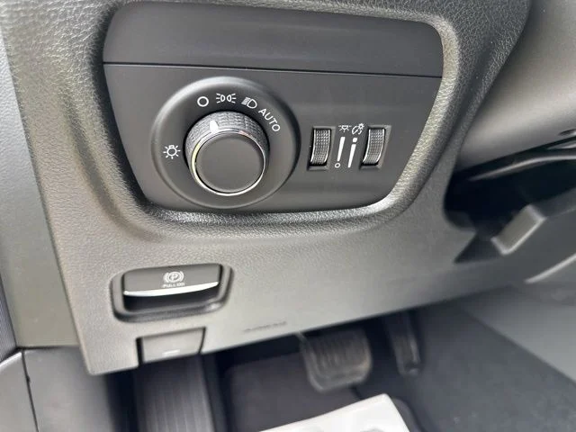 New 2026 Silver Zynith Exterior Paint Jeep Laredo image 32