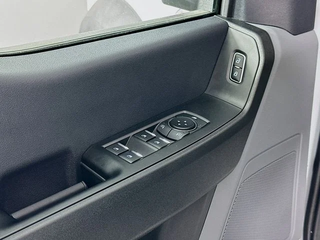 New 2025 Oxford White Ford XL image 17