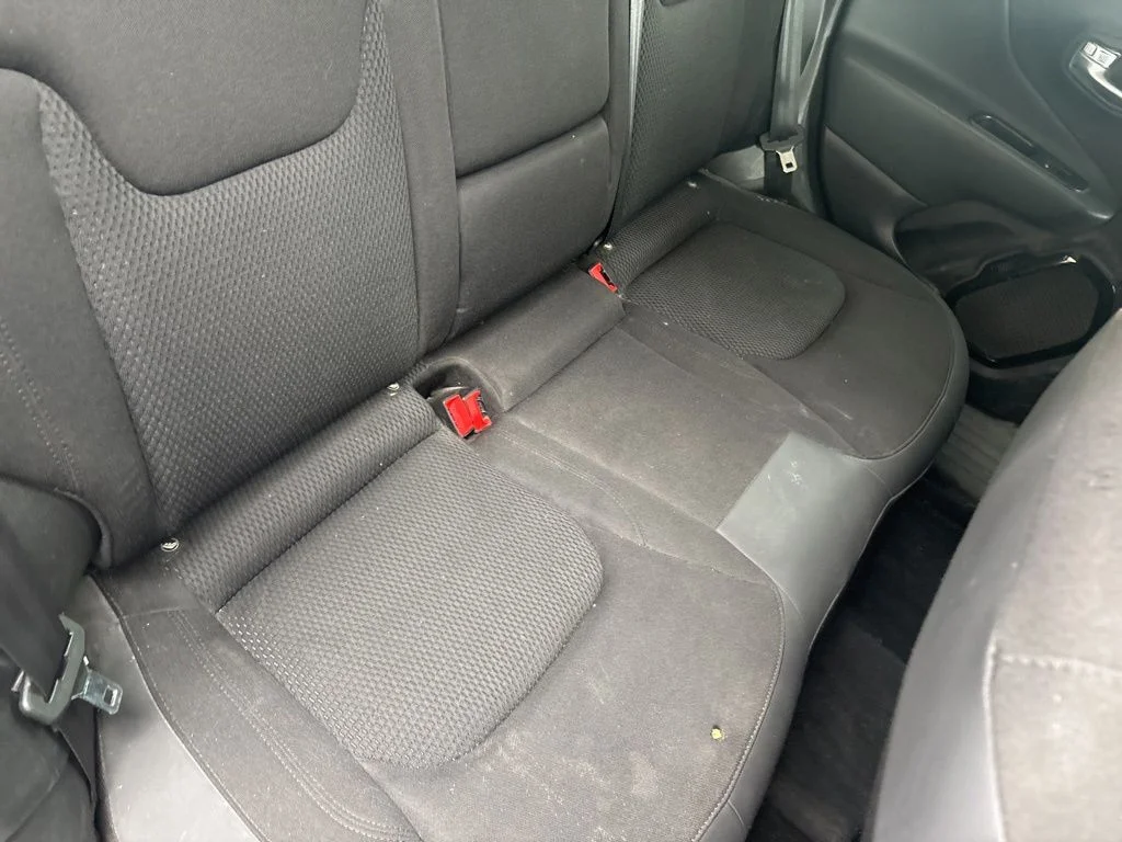 Used 2018 Blue Jeep Latitude image 30