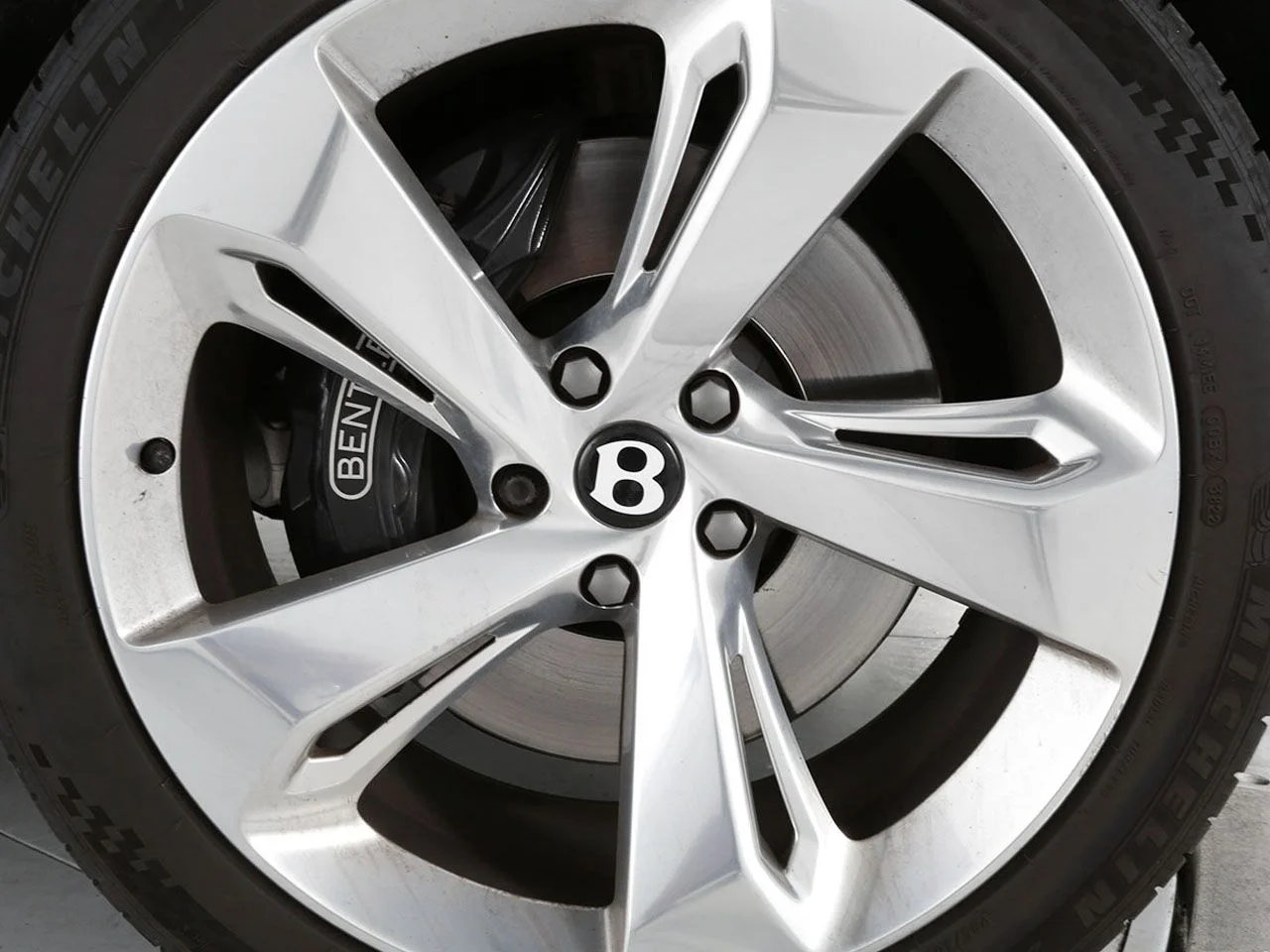 Used 2018  Bentley W12 image 6