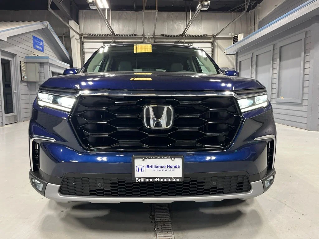 Used 2025 Obsidian Blue Pearl Honda Touring image 2