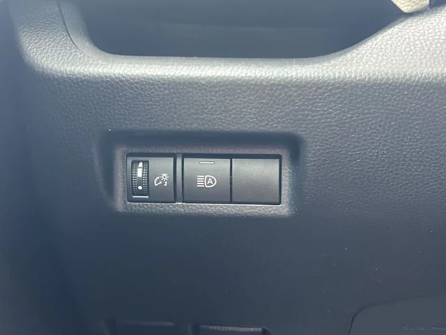Used 2022  Toyota XLE image 28
