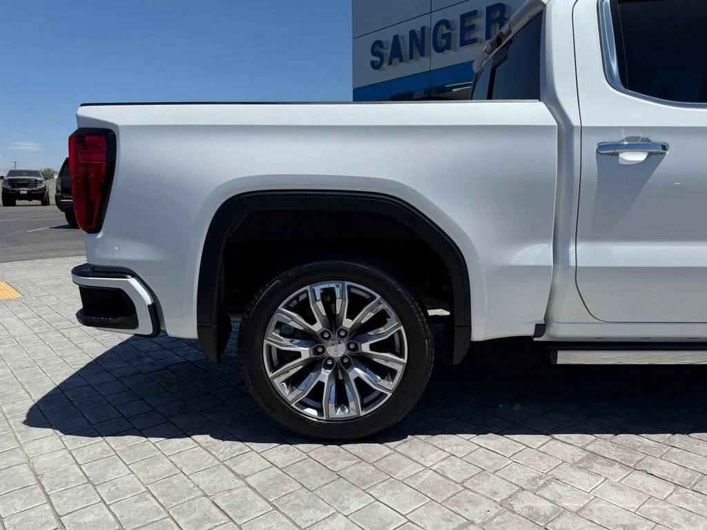 Used 2024 White Frost Tricoat GMC Denali image 11