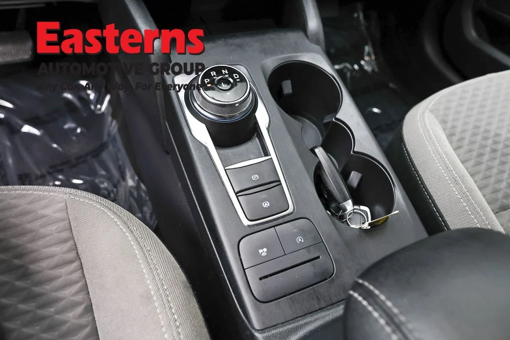 Used 2022 Silver Ford SE image 13