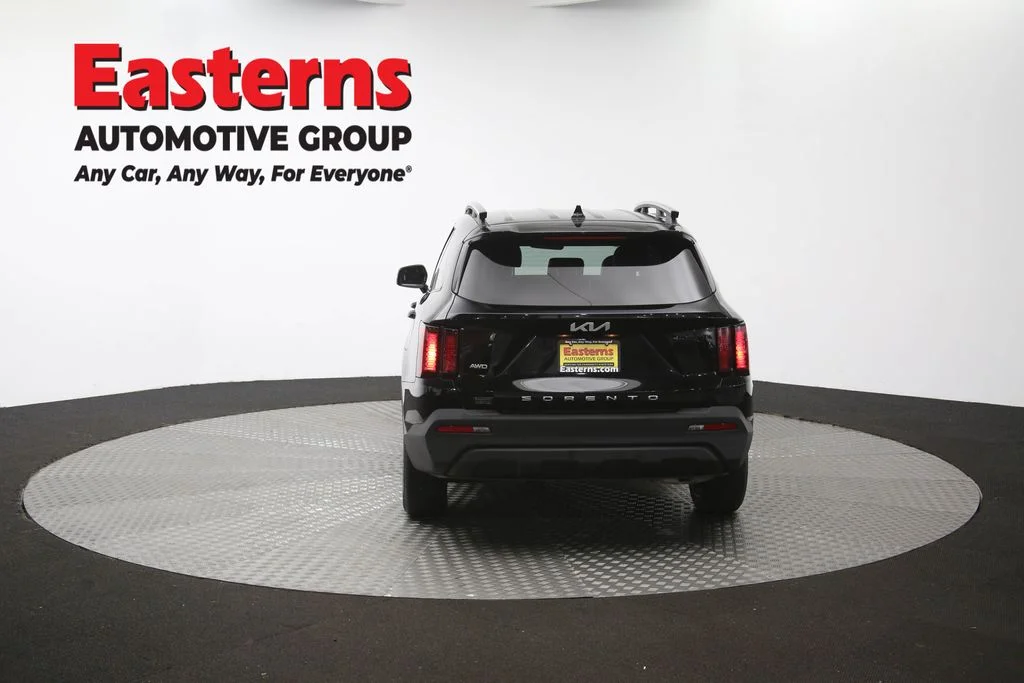 Used 2022 Black Kia S image 36