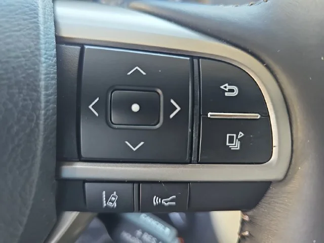 Used 2021 White Lexus 460 image 18
