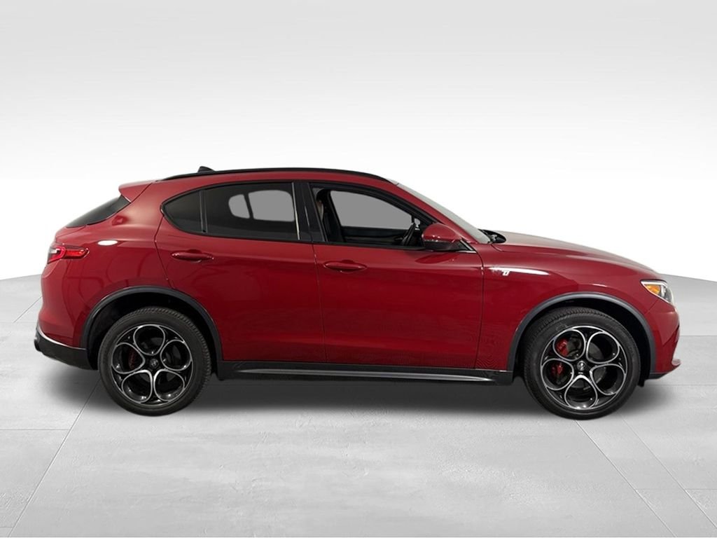Used 2023 Alfa Rosso Alfa Romeo Ti image 6