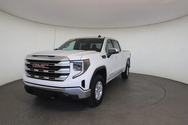 Used 2023 White GMC SLE image 3