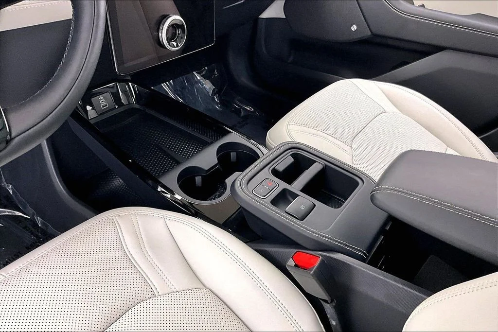 Used 2025 White Metallic Ford Premium image 15