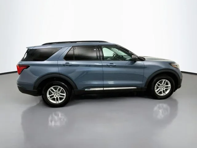 Used 2025 Vapor Blue Ford Active image 8