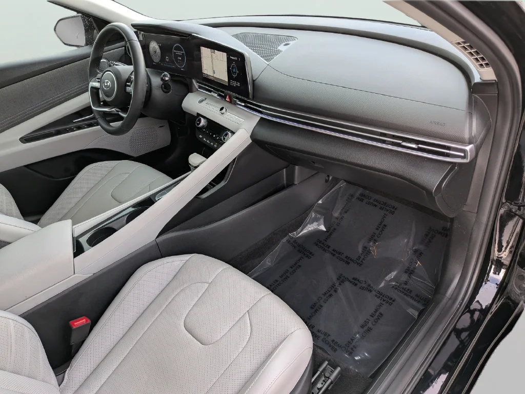 Used 2023 Black Hyundai Limited image 11