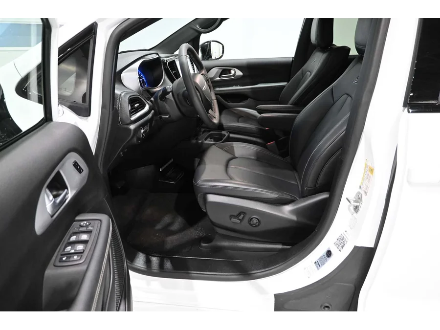 2024 Chrysler Pacifica Touring L - Photo 13