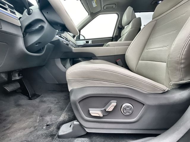 Used 2024 Green Hyundai Limited image 12
