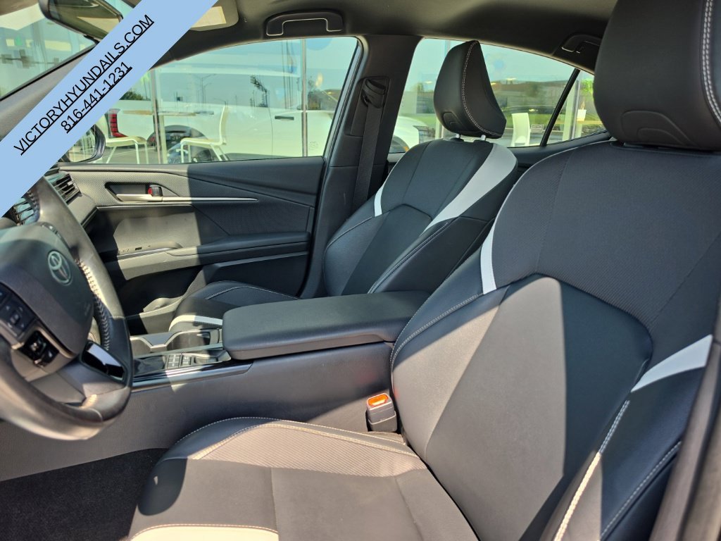 Used 2025  Toyota SE image 14