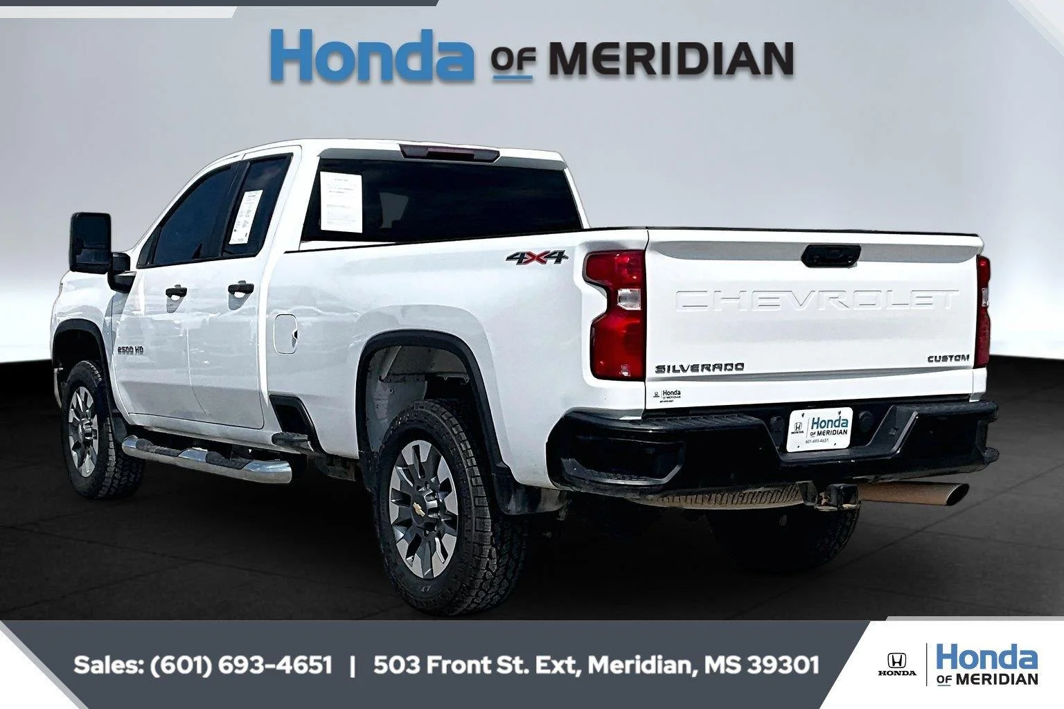 Used 2023 Summit White Chevrolet Custom image 2